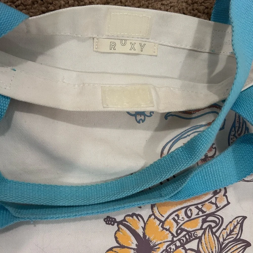 NWOT Roxy Vintage Tote with Blue Handles and Floral Design - Picture 5 of 6